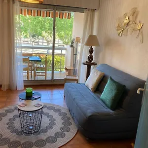 Cabine. Terrasse Appartement Le Lavandou